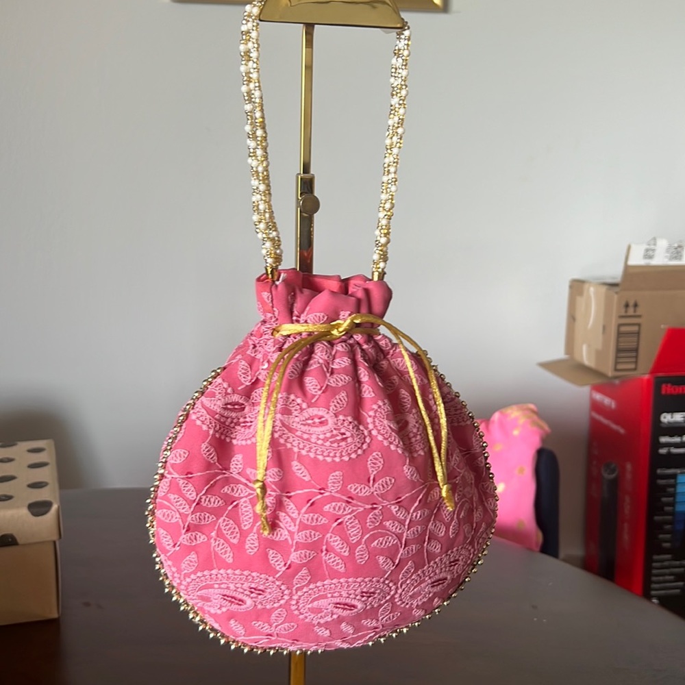 Bucket bag
